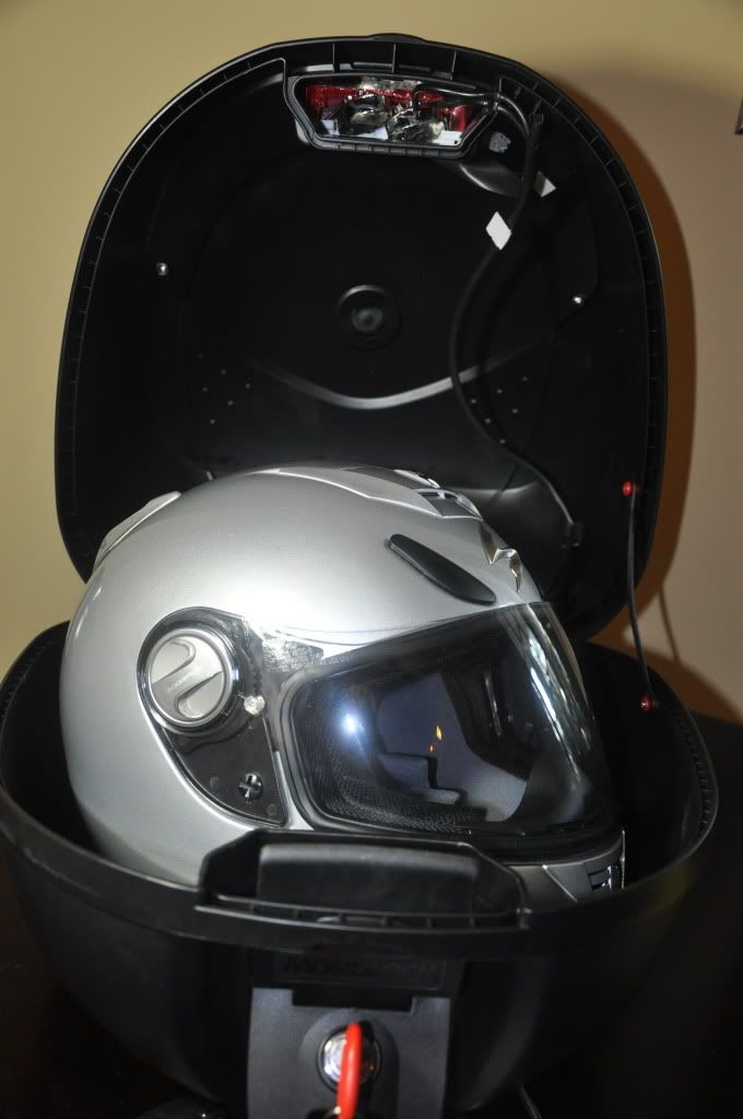 http://i1165.photobucket.com/albums/q585/sprk_sprd/Givi%20Monolock%20E30%20Tour%20Top%20Case/DSC_0001-001.jpg