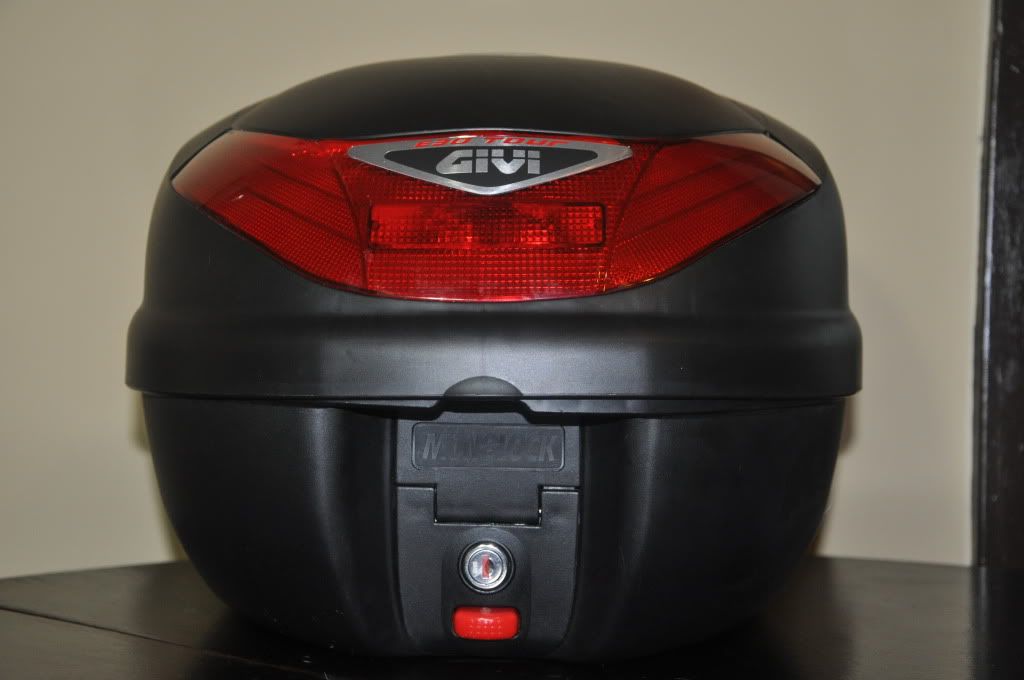 http://i1165.photobucket.com/albums/q585/sprk_sprd/Givi%20Monolock%20E30%20Tour%20Top%20Case/DSC_0001.jpg