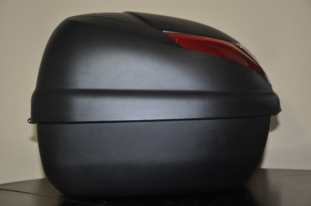 http://i1165.photobucket.com/albums/q585/sprk_sprd/Givi%20Monolock%20E30%20Tour%20Top%20Case/DSC_0007.jpg
