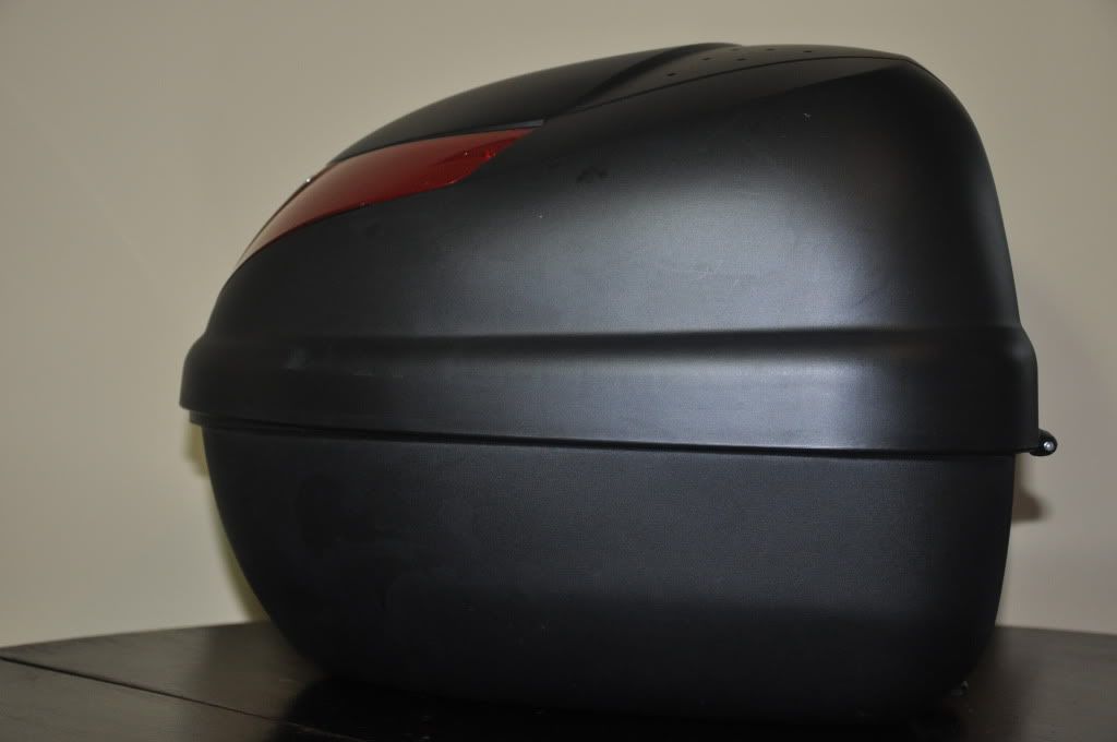 http://i1165.photobucket.com/albums/q585/sprk_sprd/Givi%20Monolock%20E30%20Tour%20Top%20Case/DSC_0008.jpg