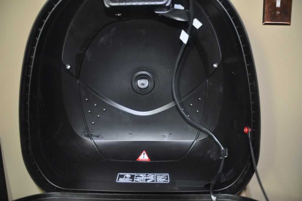 http://i1165.photobucket.com/albums/q585/sprk_sprd/Givi%20Monolock%20E30%20Tour%20Top%20Case/DSC_0010.jpg