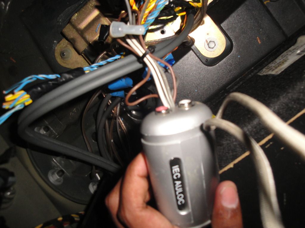 What am I doing wrong?! Amp wont turn on!! Pictures inside!