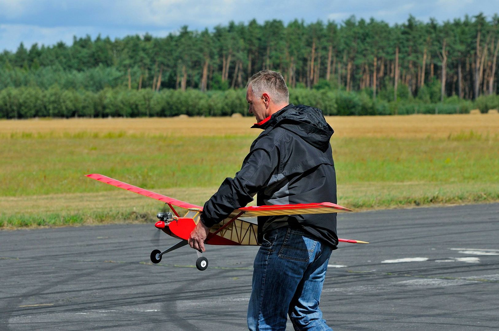 10507043_794408423933910_294497326788238