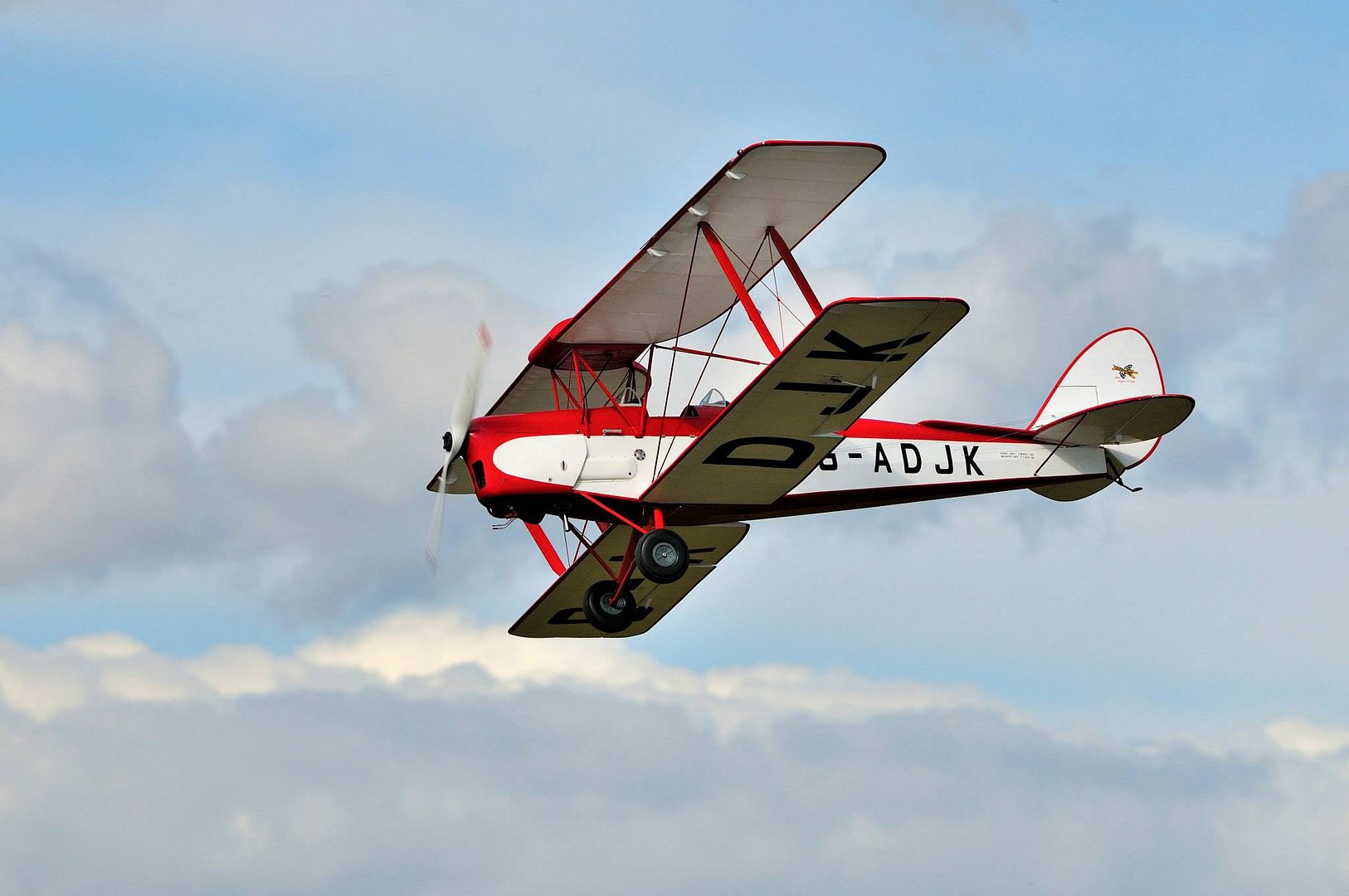 10560380_794409293933823_726201450640846